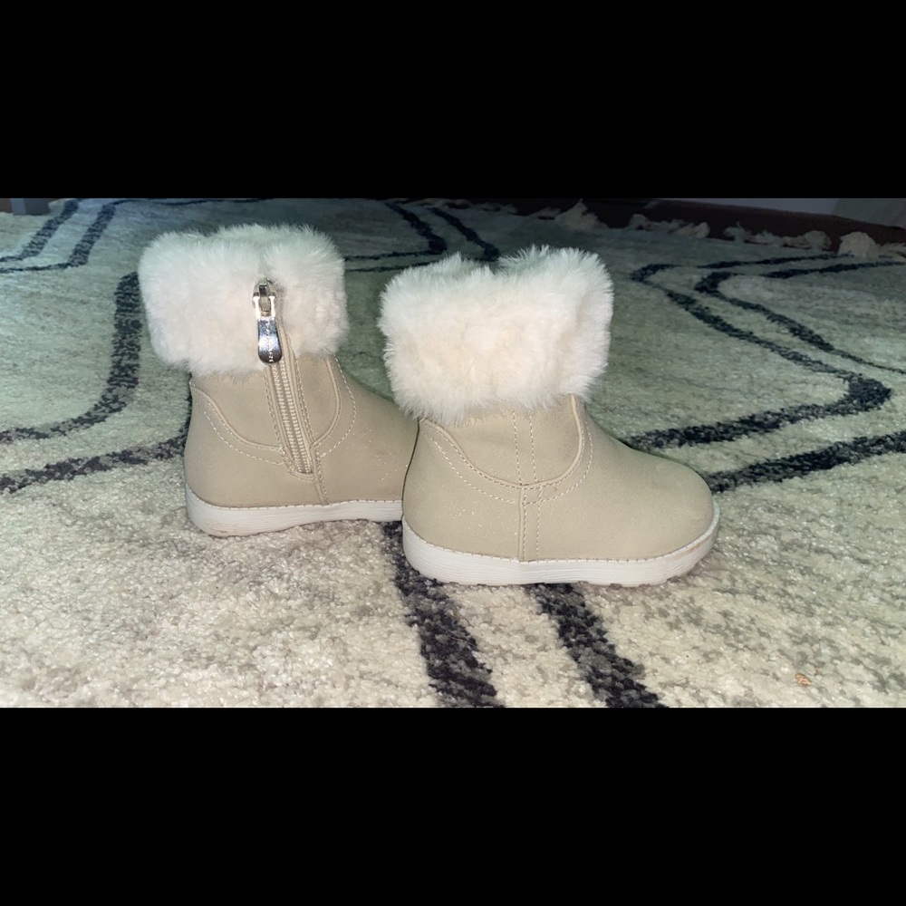 Tahari Size 5C boot